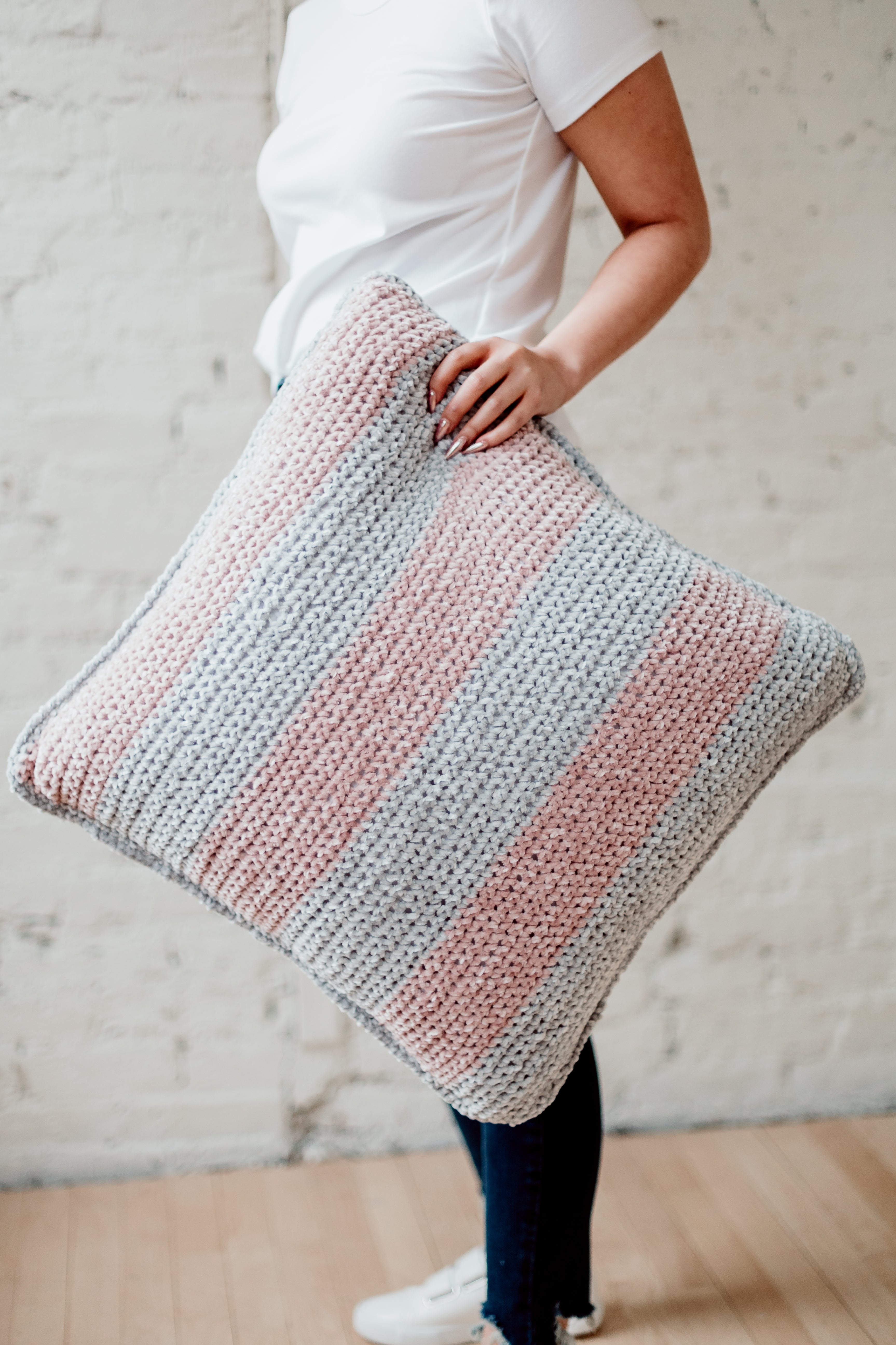 Maisy Velvet Pillow // Crochet PDF Pattern