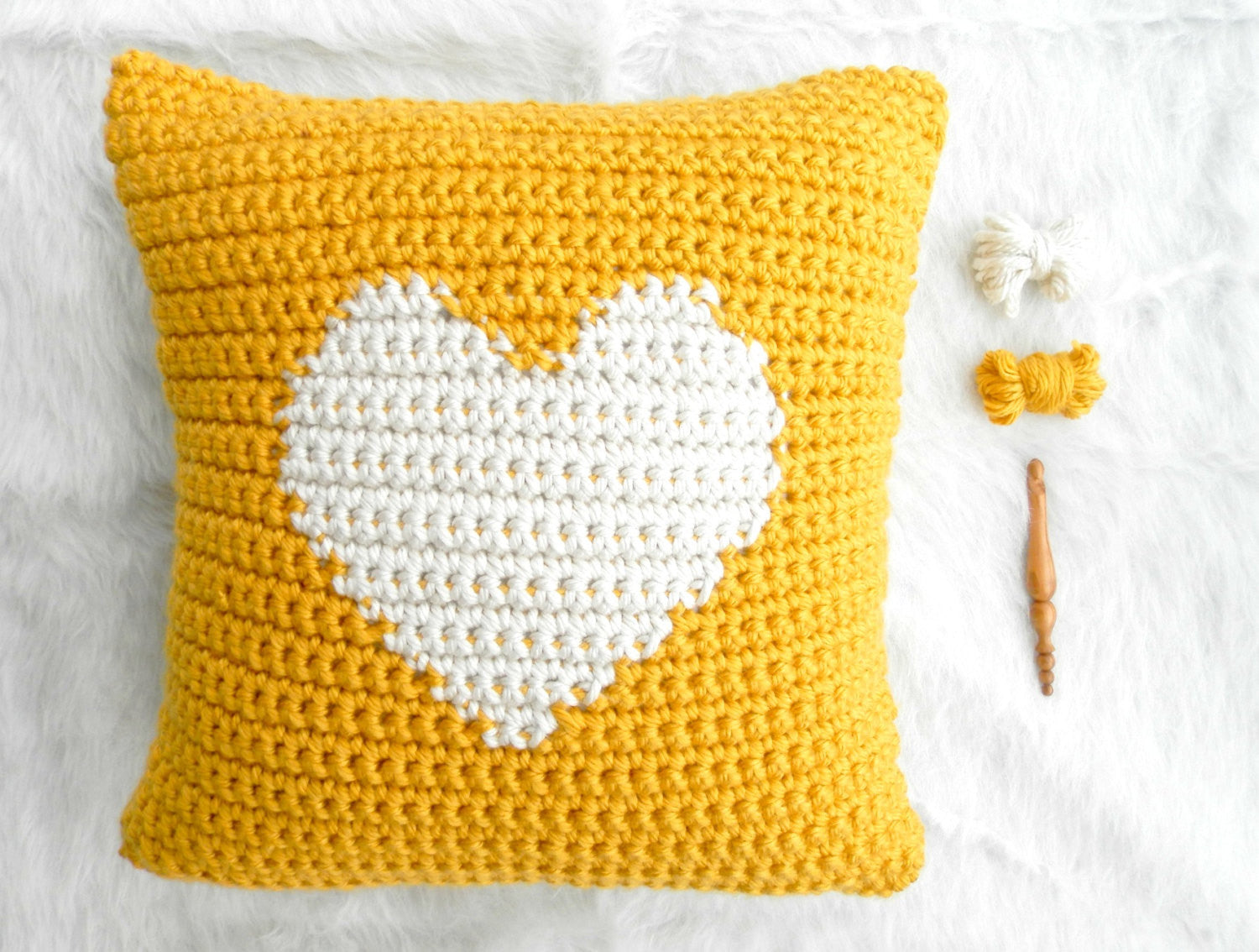 One Heart Throw Pillow // Crochet Pattern